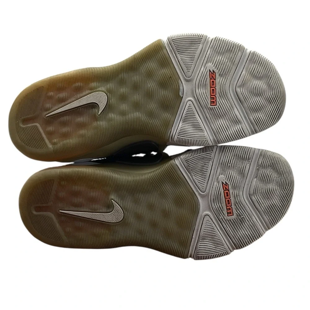 Nike Women’s Charcoal Gray Knit Athletic Shoes with Red Accents‎ size 7